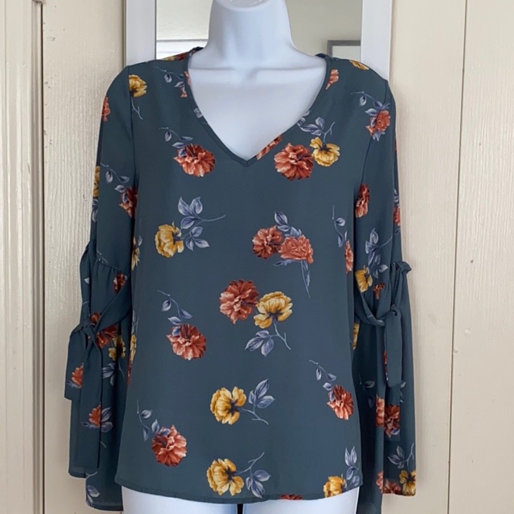 V-neck floral blouse with Dolman sleeves